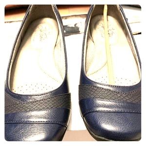 Life Stride work flat Size 6.5 NEW! Navy and Black
